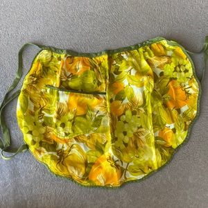 Vintage Apron. Too fun! 🍐 🍅 🍇